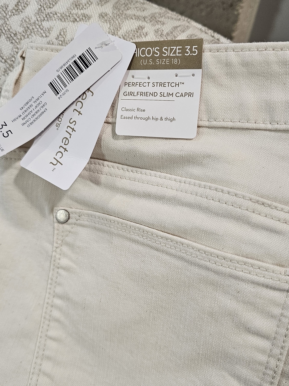 Chico's Perfect Stretch Girlfriend Slim Capri - Cream (Size 3.5)